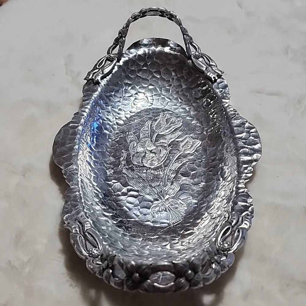 Elegant Silver Plated Serving Tray with Floral Handles. Brand Rodney Kent. - Picture 2 of 7